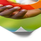 Black Child Boy mit Regenbogensymbol Poster (Ecke)