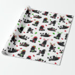 Black Christmas Poodles White Geschenkpapier<br><div class="desc">Niedliche Weihnachtspoodle Hunde in festlichen Urlaubssoutien. Weihnachtsmannmützen,  Geweihe,  Pullover,  Ziergegenstände und Konservenpapier.</div>