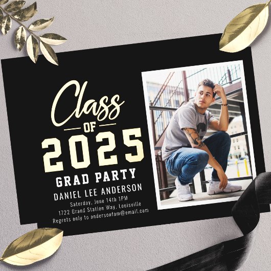 Black Class of 2025 Foto Graduation Party Folieneinladung