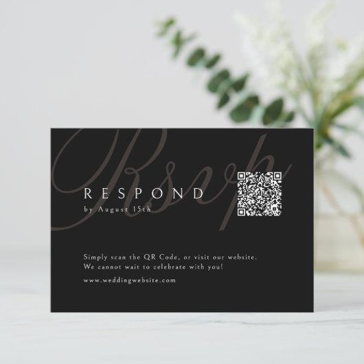 Black Classic Elegant Calligraphy Wedding QR Code RSVP Karte (Stehend Vorderseite)