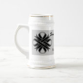 Black Clover Ribbon Tmpl von Kenneth Yoncich Bierglas (Links)