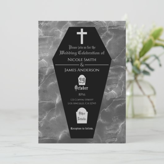 Black Coffin Grabstein Gothic Halloween Hochzeit Einladung (Stehend Vorderseite)