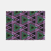 Black Colorful Retro 80's Neon Geometric Triangles Fleecedecke (Vorderseite (Horizontal))
