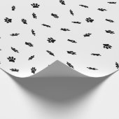 Black Confetti Dog Paw Print Muster Custom Geschenkpapier (Ecke)