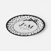 Black Coquette Bow Anniversary Initials Pappteller (Schrägansicht)