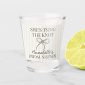 Black Coquette Bow Beige Knot Brautparty Gefallen Schnapsglas (Vorderseite)