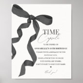 Black Coquette Bow Birthday Time Kapsel Zeichen Poster (Vorne)