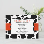 Black Cow Print & Bright Red Ribbon Einladung (Stehend Vorderseite)