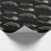Black Cream Peacock Feathers Birthday Geschenkpapier (Ecke)