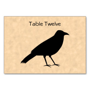 Black Crow Bird auf einem Parchment-Muster. Tischnummer
