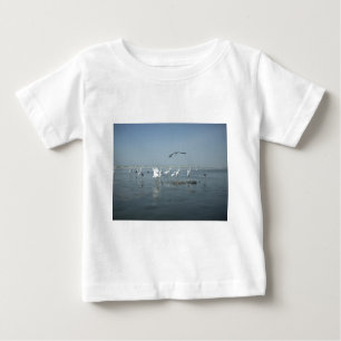 Black Crow und White Cranes: Ein Kontrast in der N Baby T-shirt