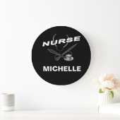 BLACK Custom Nurse Name Große Wanduhr (Zuhause)