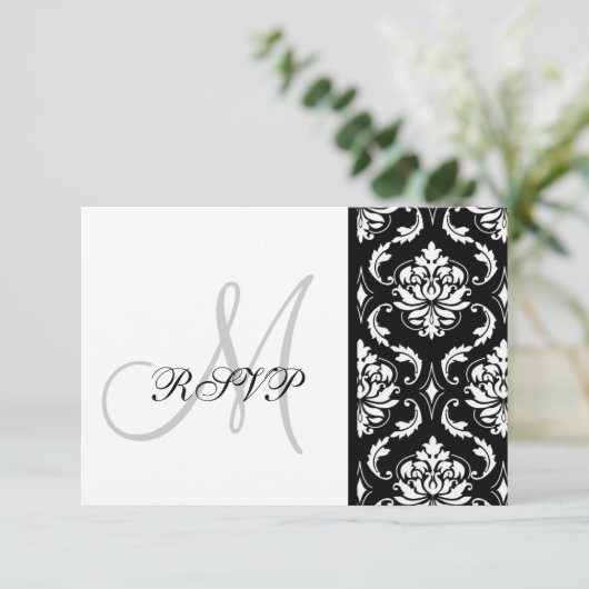 Black Damask Monogram Wedding RSVP (Stehend Vorderseite)