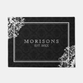 Black Damask White Floral Lace And Frame Fußmatte (Vorderseite)