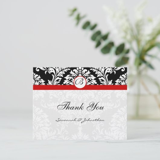 Black Damask Wirbel Red Trim Wedding Einladung (Stehend Vorderseite)