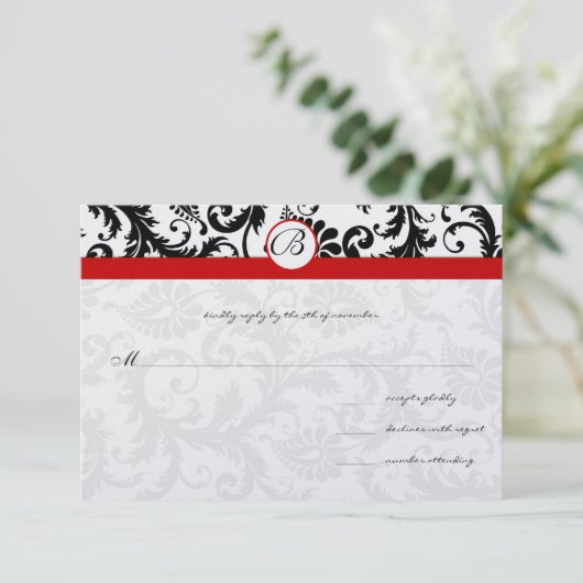 Black Damask Wirbel Red Trim Wedding RSVP (Stehend Vorderseite)