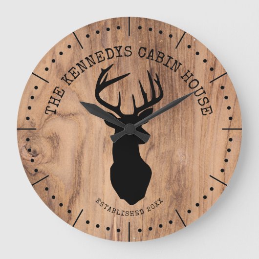 Black Deer Family Name Rustic Wood Cabin House Große Wanduhr (Vorderseite)