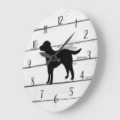 Black Dog Labrador Rustic Shiplap Farmhouse Große Wanduhr (Winkel)