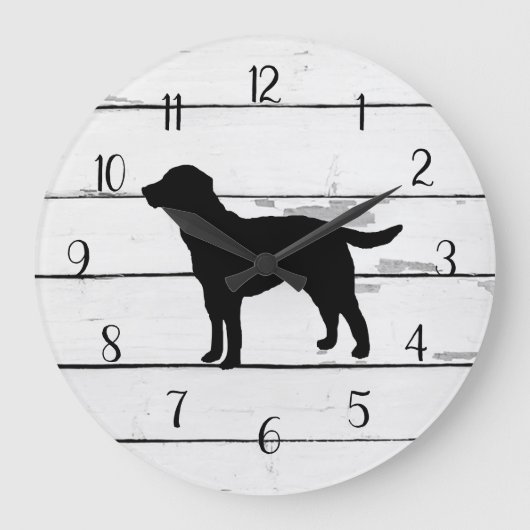 Black Dog Labrador Rustic Shiplap Farmhouse Große Wanduhr (Vorderseite)