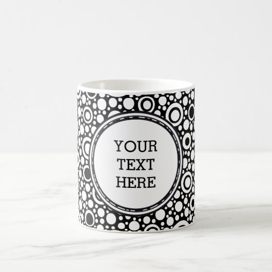 Black Dots & Circles Grid + Ihr Backgr. & Text Kaffeetasse (Mittel)