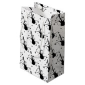 Black Electric Gitarre mit floralem Muster Kleine Geschenktüte (Rückseite Schrägansicht)