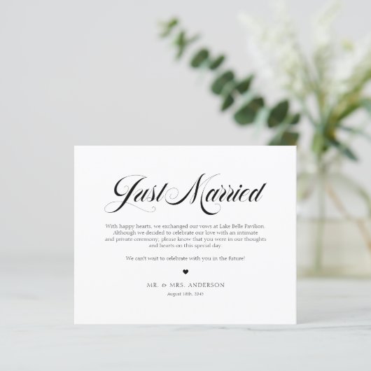 Black Elegant Bold Calligraphy Just Married Card (Stehend Vorderseite)