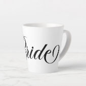 Black Elegante Lettering Bride Milchtasse (Rechte Ecke)