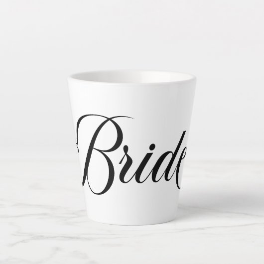 Black Elegante Lettering Bride Milchtasse (Vorderseite)