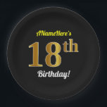 Black, Falsch Gold 18th Birthday   Custom Name Pappteller<br><div class="desc">Dieses einfache,  personalisierte,  geburtsthematische Papierplattendesign enthält eine anpassbare Nachricht wie "ANameHere’s 18th Birthday!",  wo der Name geändert werden kann,  und der "18th" hat ein goldfarbenes Imitat/Imitation. Es hat auch einen schwarzen Hintergrund. Teller wie diese könnten vielleicht in einem Party zum Feiern des achtzehnten Geburtstages von jemandem benutzt werden. [~Z0000143]</div>