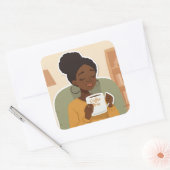 Black Female Drinking Coffee Quadratischer Aufkleber (Umschlag)