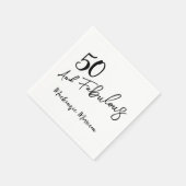 Black Fifty and Fabulous Script Birthday Serviette (Ecke)
