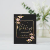 Black Floral Gold Script Elegante Hochzeit Einladung (Stehend Vorderseite)