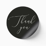 Black Formal Wedding Vielen Dank | Elegantes Skrip Runder Aufkleber<br><div class="desc">Fügen Sie Ihren Gastgeschenke Hochzeiten eine raffinierte letzte Touch mit diesem minimalistisch schwarzen Dankeschön-Aufkleber hinzu. Dieser runde Aufkleber mit weißem, weißem Drehbuch auf schwarzem Hintergrund verbindet moderne Eleganz mit zeitloser Einfachheit. Ideal für Hochzeiten in Schwarz-Krawatte, in Form von Festen oder Abenden. Es funktioniert wunderbar als ein Gunst-Label, Umschlag Aufkleber oder...</div>