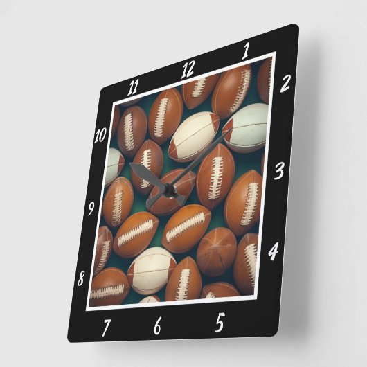 Black Frame Football Pattern Quadratische Wanduhr (Winkel)