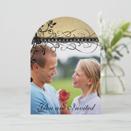 Black Funky Elegant Swirl Wedding Foto Einladung (Stehend Vorderseite)