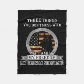 Black German Shepherd American Flag Three Things Y Fleecedecke (Vorderseite)