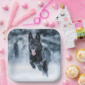 Black German Shepherd in Schnee Duvet Cover Paper Pappteller (Party)