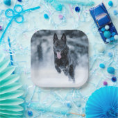Black German Shepherd in snow Duvet Cover Pappteller (Party)