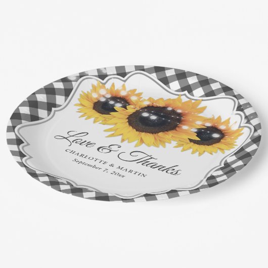 Black Gingham Sunflower Liebe und Dank Hochzeit Pappteller (Schrägansicht)