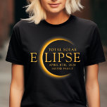 Black & Gold 2024 Texas Total Solar Eclipse Famili T-Shirt<br><div class="desc">Mit unserem Black & Gold 2024 Texas Total Solar Eclipse Family T - Shirt präsentieren wir Ihnen ein stilvolles und gemütliches Kleidungsstück für die ganze Familie. Dieses Shirt mit elegantem schwarzem Stoff und glänzenden Golddetails feiert das himmlische Ereignis der totalen Sonnenfinsternis 2024 in Texas. Mit elegantem Design und exklusivem Druck...</div>
