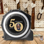 Black & Gold 50 Foto 50 Jahre 50. Geburtstag Maßband<br><div class="desc">Schwarz und Gold Happy Geburtstag Maßband für einen 50-jährigen. Unisex Design ideal für Frauen oder Männer. Passen Sie das Alter an,  um Ihren Anlass zu Anzug und fügen Sie ein persönliches Foto des Empfängers. Ideal für ein 50-jähriges Jubiläum oder ein Geburtstagsgeschenk für einen 50-jährigen Geburtstag.</div>