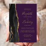 Black Gold Agate Deep Lila Hochzeit Einladung<br><div class="desc">Die links Seite dieses eleganten,  modernen Hochzeitseinladens besticht durch einen schwarzen Aquarellrahmen,  der mit vergoldetem Imitat bestickt ist. Der anpassbare Text kombiniert goldfarbene Handschrift,  Copperplate und kursive Schriftart auf einem lila Hintergrund. Auf der Rückseite ist ein passendes schwarz-goldfarbenes Agerat-Design zu sehen.</div>