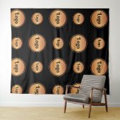 Black Gold Big Small Round Logo Step und wiederhol Wandteppich (Beispiel (Horizontal))