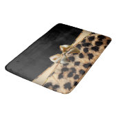 Black & Gold Bow Leopard Cheetah Animal Print Badematte (Schrägansicht)
