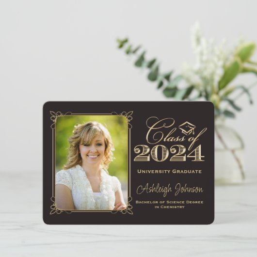 Black, Gold Class of 2024 Foto Abschluss Einladung (Stehend Vorderseite)
