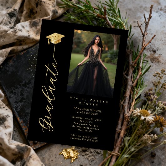 Black & Gold Dramatic Grad Cap Photo & Calligraphy Einladung