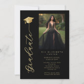 Black & Gold Dramatic Grad Cap Photo & Calligraphy Einladung (Vorderseite)