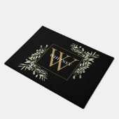 Black Gold Elegant Monogram Greenery Fußmatte (Schrägansicht)
