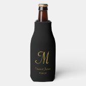 Black & Gold Elegante Monogram Script-Party Flaschenkühler (Flaschenvorderseite)