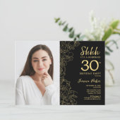 Black Gold Elegante Überraschung Foto 30. Geburtst Einladung (Stehend Vorderseite)